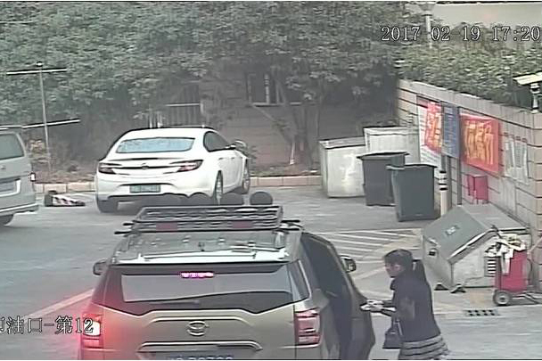 密码封条遭“透视”，消费卡内金额“乾坤大挪移”