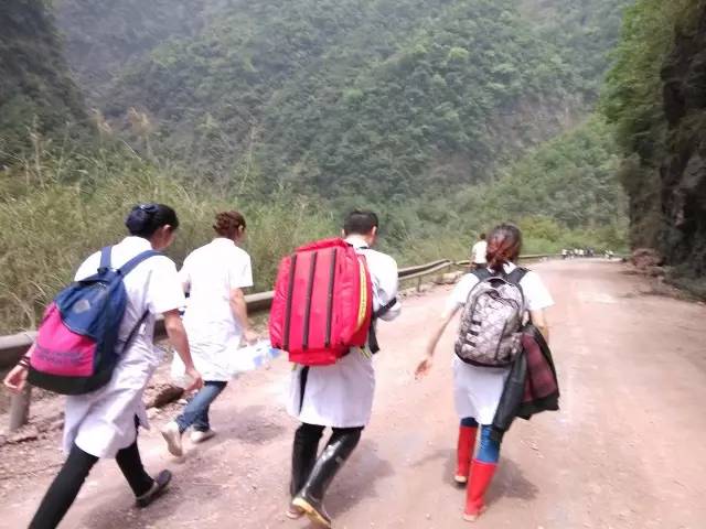 地震伤员跨区域救治方案,地震伤员术后康复关注事项