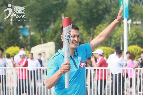 全运火炬传回西安奥体,全运火炬围观