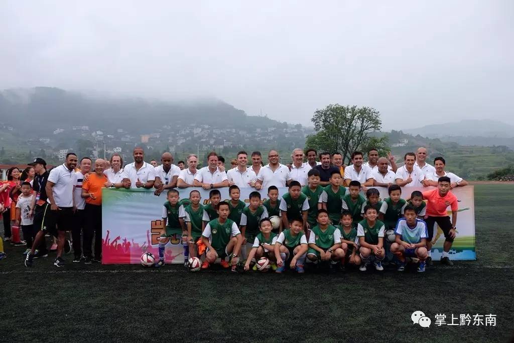 菲戈来凯里踢足球,世界足球先生路易斯菲戈