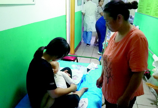 小朋友碰到暖瓶把手烫伤,热水瓶烧伤的小朋友