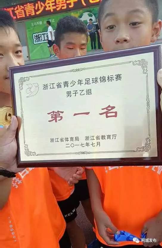 马拉多纳少年视频,马拉多纳少年时颠球视频集锦