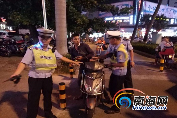 查处违规电动自行车,开展电动自行车交通违法行为整治