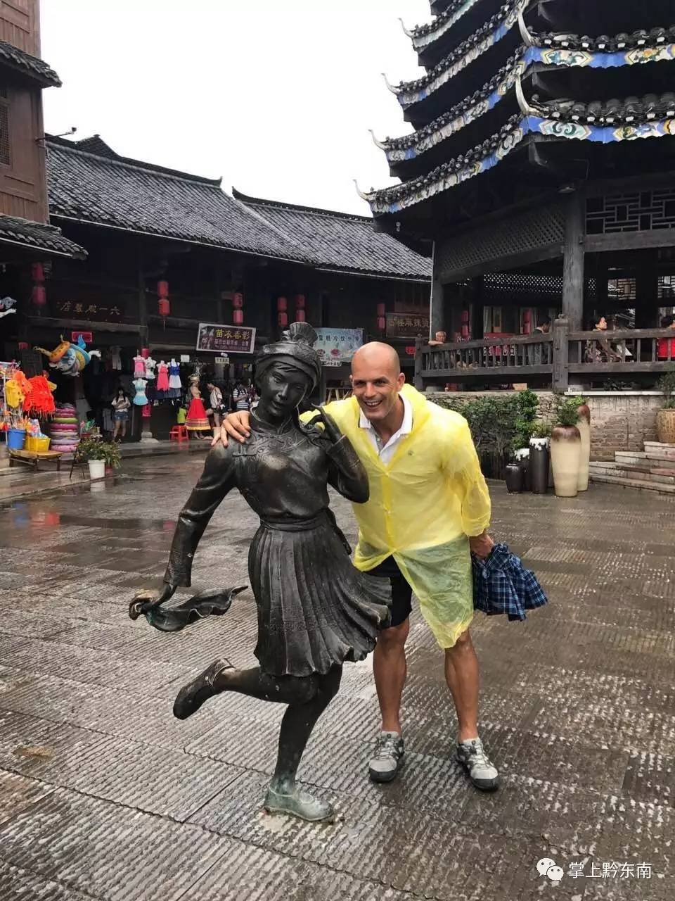 菲戈来凯里踢足球,世界足球先生路易斯菲戈