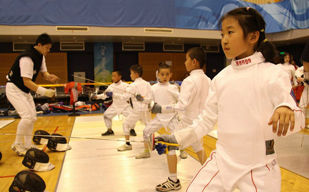 北京青少年击剑训练,青少年训练基地军事化