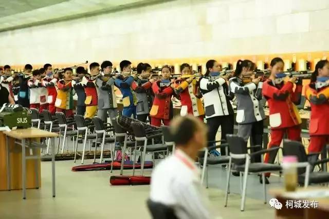 马拉多纳少年视频,马拉多纳少年时颠球视频集锦