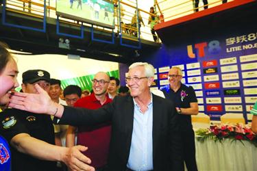 李铁8号足球公园4号场地,国足主帅李铁考察沈阳奥体中心