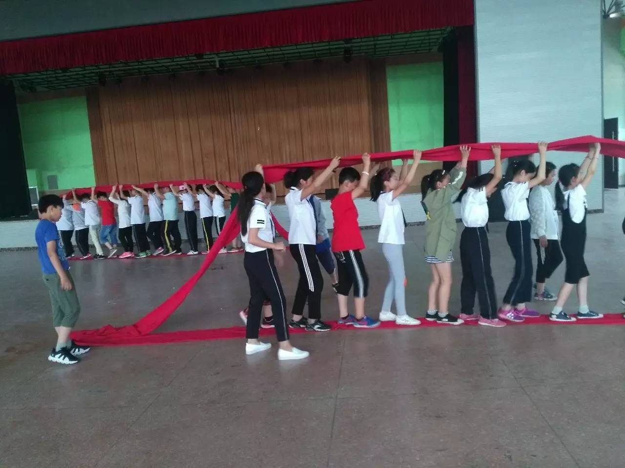 快乐童年放飞梦想诗歌,快乐校园梦想起航