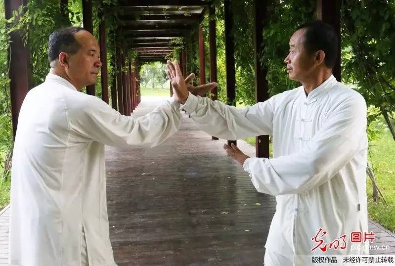 光明图刊,全民健身齐参与展示风采添活力