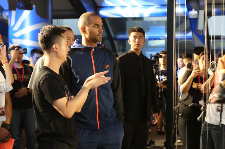 京城狂飙！帕克五代震撼来袭神器在脚看法国跑车驰骋纵横