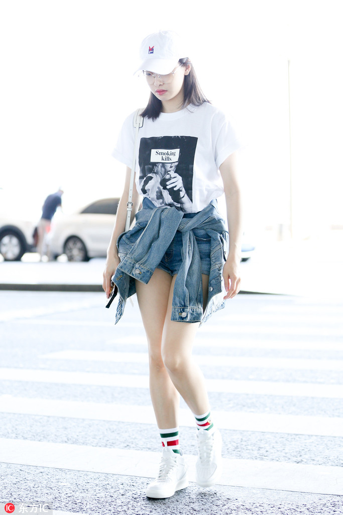 最近超火的网红袜子男,今年超流行的袜子男