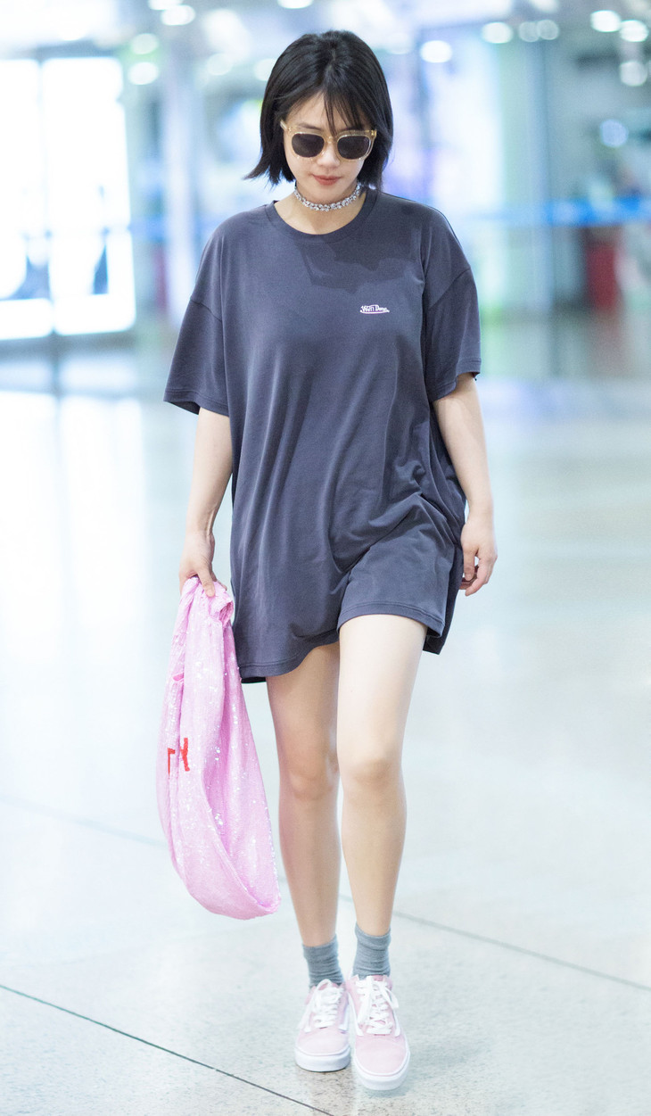 最近超火的网红袜子男,今年超流行的袜子男