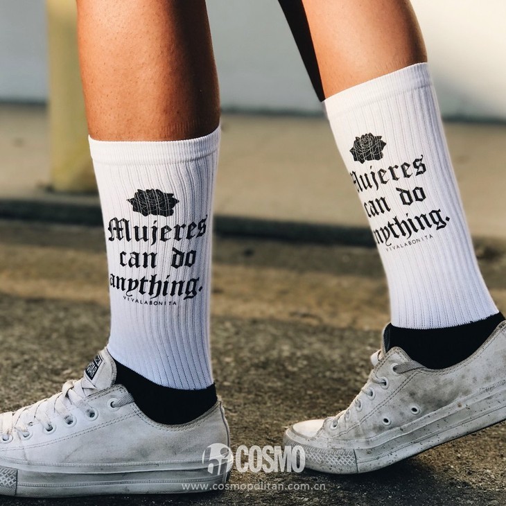 最近超火的网红袜子男,今年超流行的袜子男