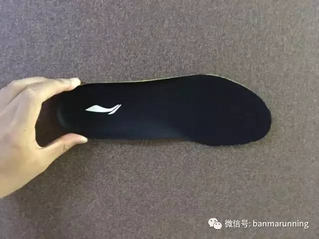 400左右又轻又有缓震的跑鞋,国产跑鞋大体重减震效果好的鞋