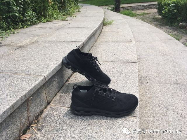 400左右又轻又有缓震的跑鞋,国产跑鞋大体重减震效果好的鞋