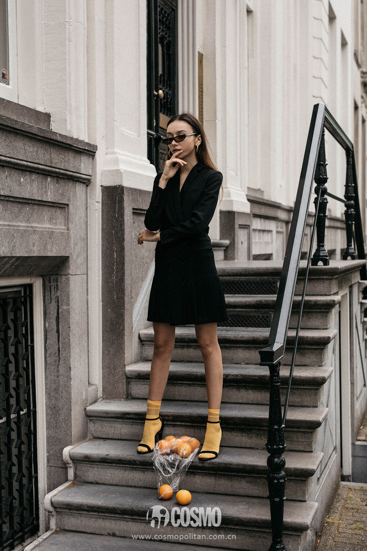 最近超火的网红袜子男,今年超流行的袜子男