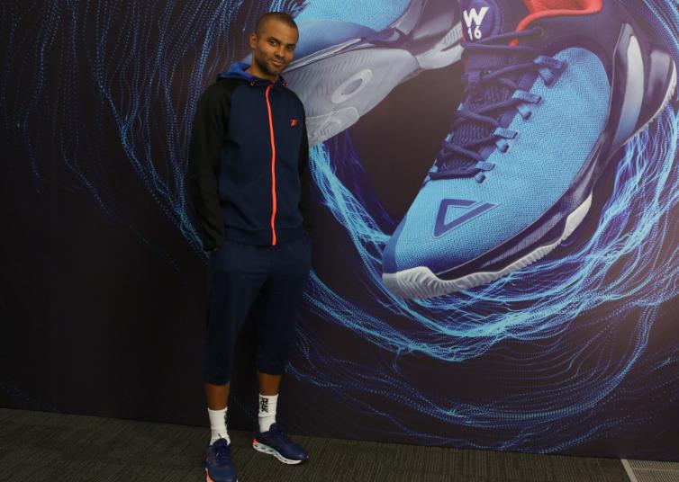 京城狂飙！帕克五代震撼来袭神器在脚看法国跑车驰骋纵横