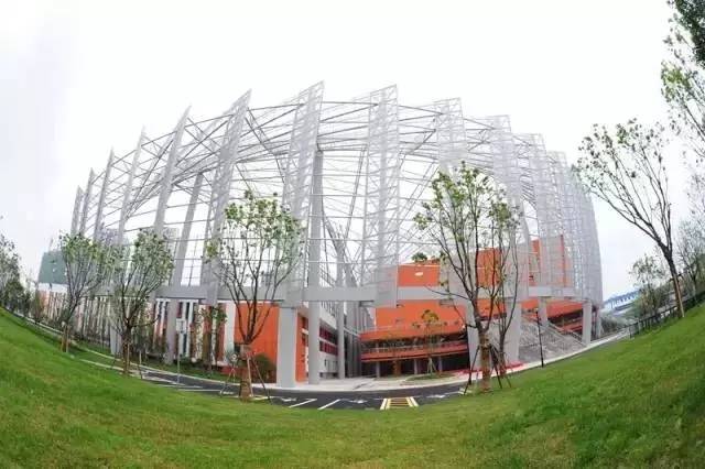 新静安体育中心空中球场,新静安体育中心体育馆