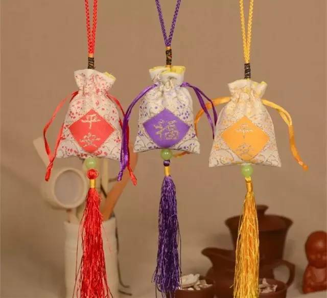 男朋友送你口红100支,男朋友一支口红都不愿意送你