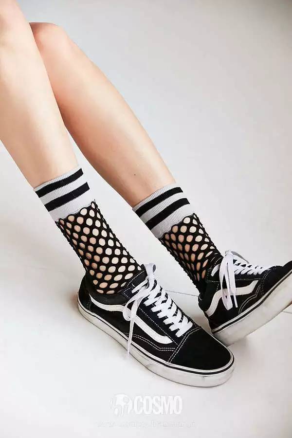 最近超火的网红袜子男,今年超流行的袜子男