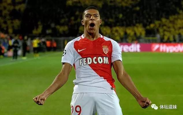 梅西半场一条龙突破送出精彩助攻,梅西首个帽子戏法名宿评价