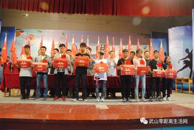 「青春关注」武山三中2017届高考表彰大会暨2018届高三级誓师大会隆重举行