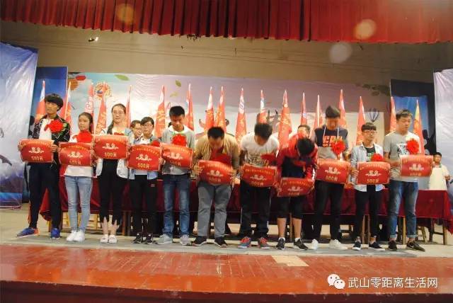 「青春关注」武山三中2017届高考表彰大会暨2018届高三级誓师大会隆重举行