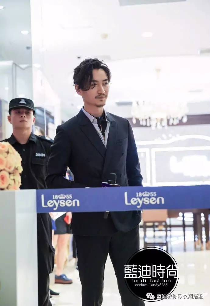 男明星白敬亭扮女装,男明星冬季穿搭白敬亭