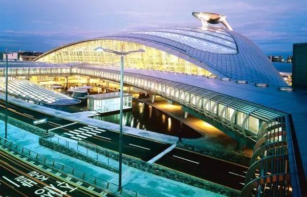 坐飞机为什么要提前2小时去机场,务必提前2小时到机场