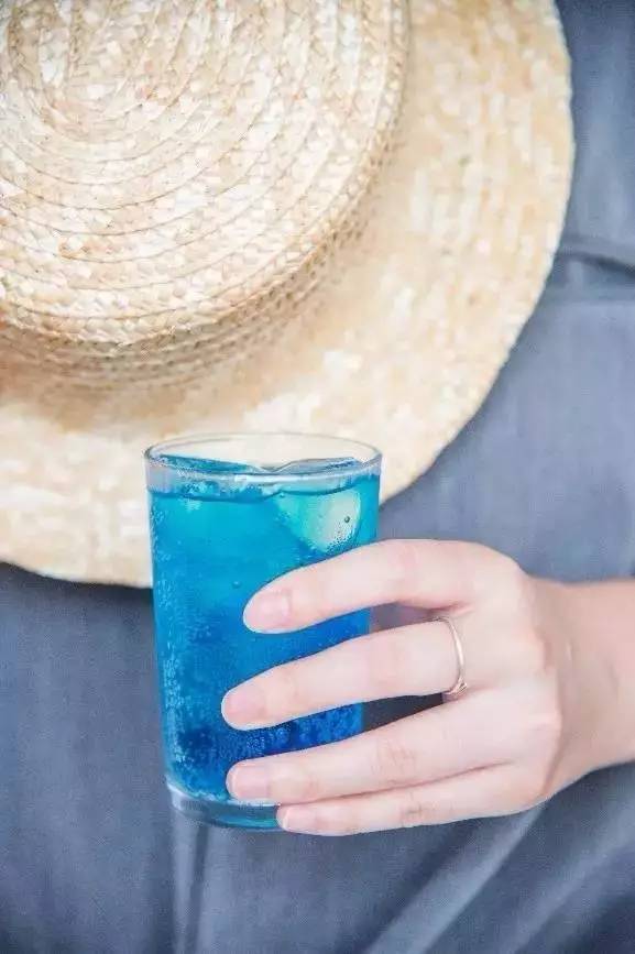 网“蓝”｜不用打飞的去巴厘岛，来上海就能喝到爆款蓝色可乐！（献给爱喝可乐的everybody