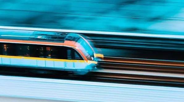 假期余额不足返程交通安全请关注,暑期余额不足请做好开学准备