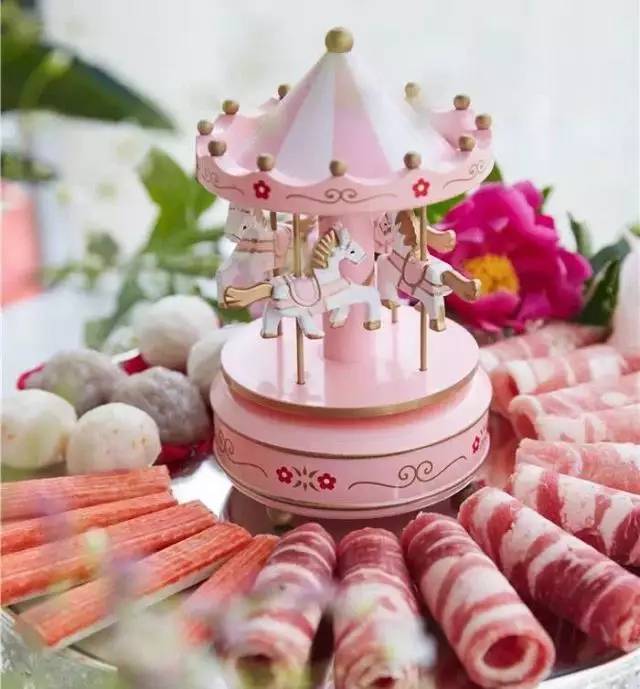 歪？别的小朋友都去吃好吃的了，你啥时候带我去啊？