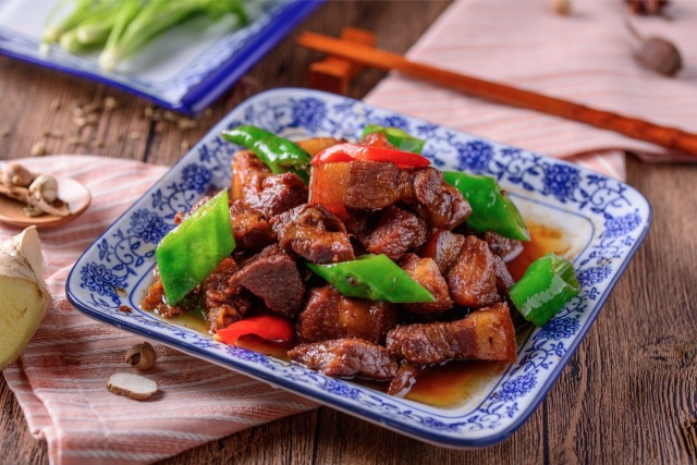 歪？别的小朋友都去吃好吃的了，你啥时候带我去啊？