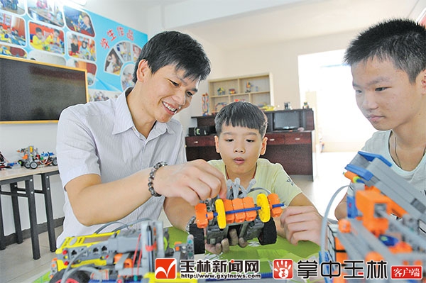 机器人总动员国语,机器人总动员解说