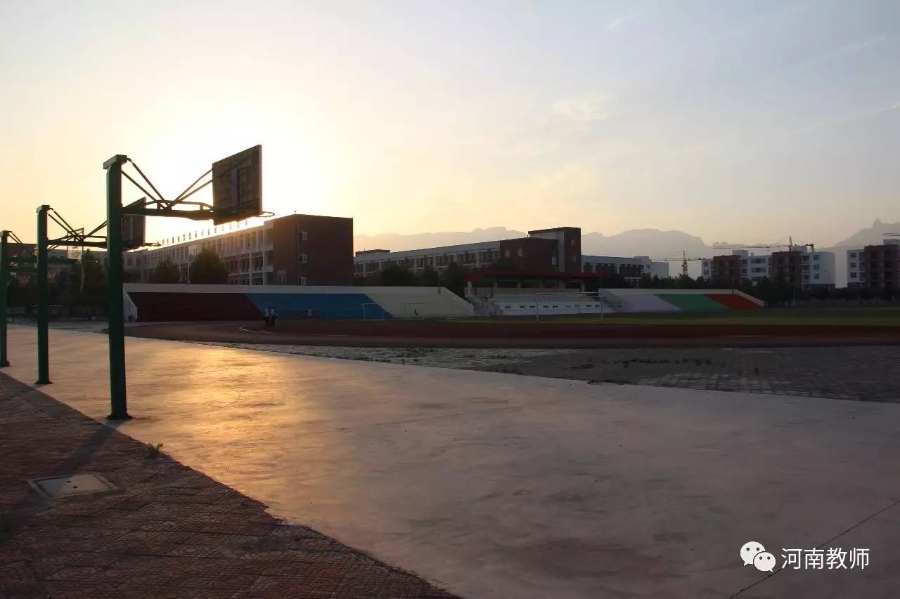 马上要开学，这所农村学校又有9位老师调进县城了……乡村学校面临的难题，有解吗？