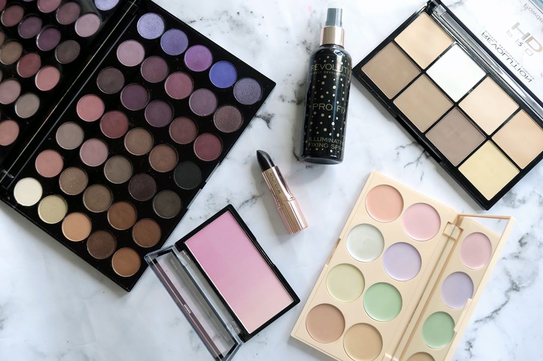 哪个彩妆品牌最好用又便宜又好看,最近几年火起来的彩妆品牌