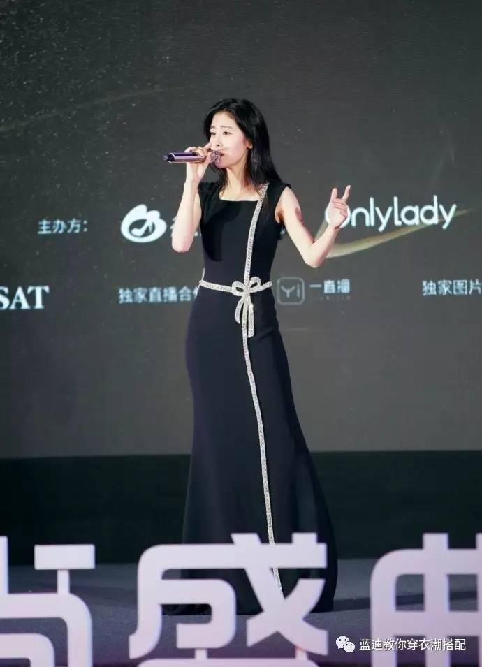 张碧晨礼服怎么搭配,明星活动李沁