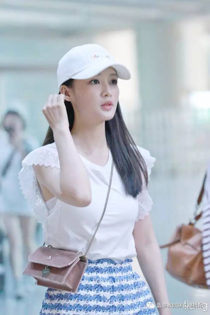 张碧晨礼服怎么搭配,明星活动李沁