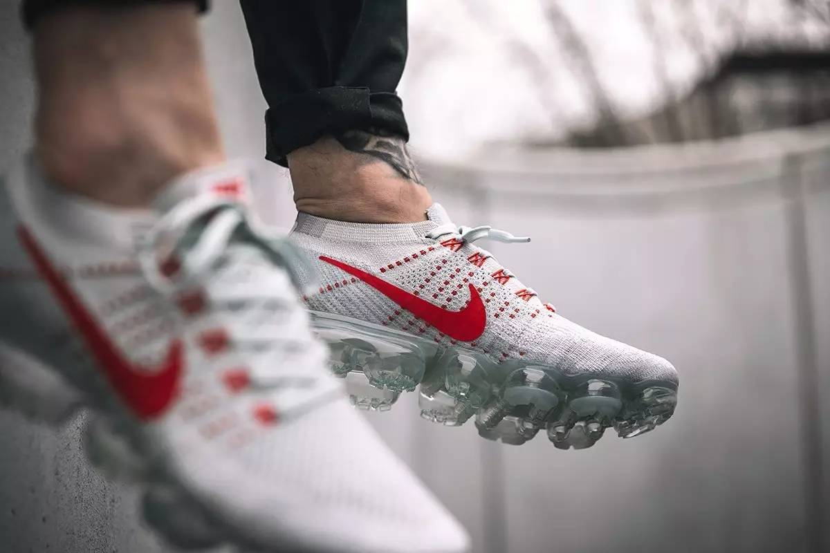 最新款sneaker,今秋最流行哪款鞋