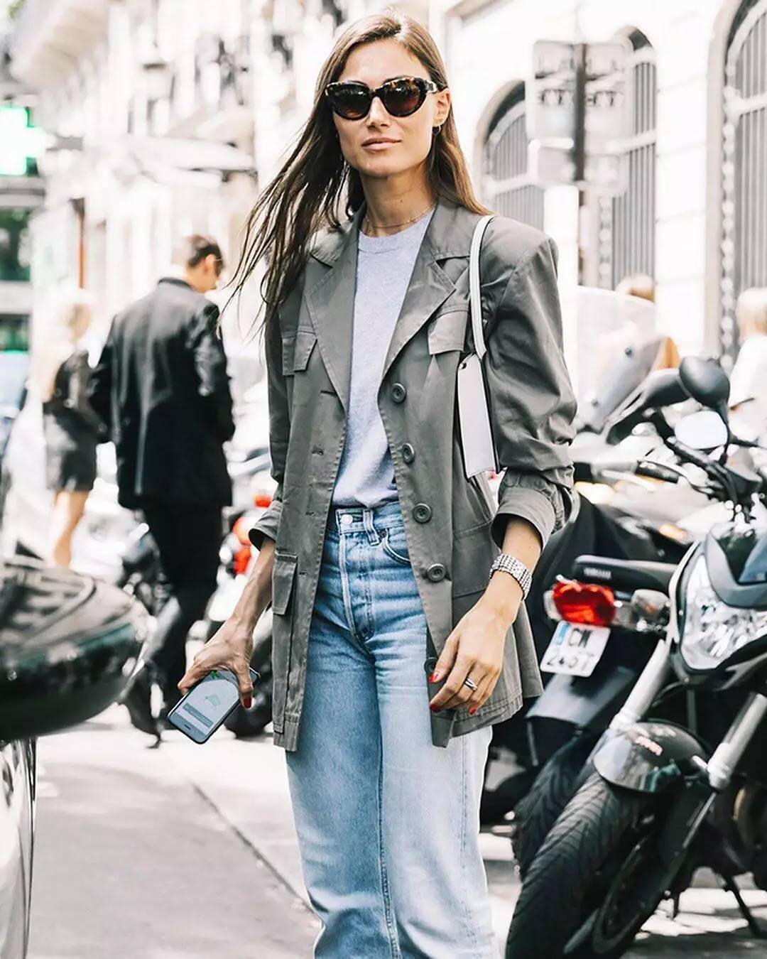 一夜入秋得添衣了,一夜入秋秋天衣服