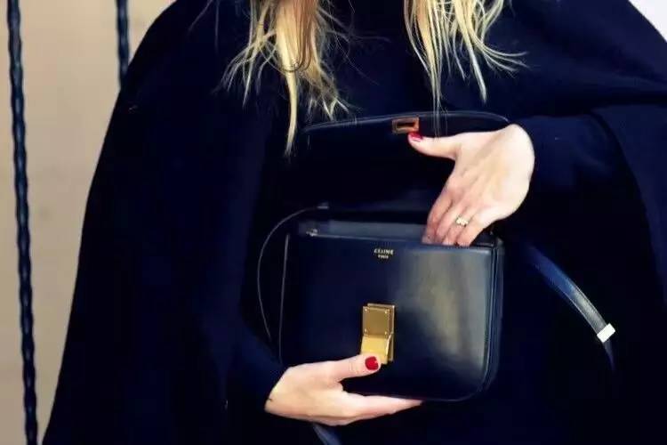 为什么每个女人都拥有一个钻戒,为什么女人都想拥有celine