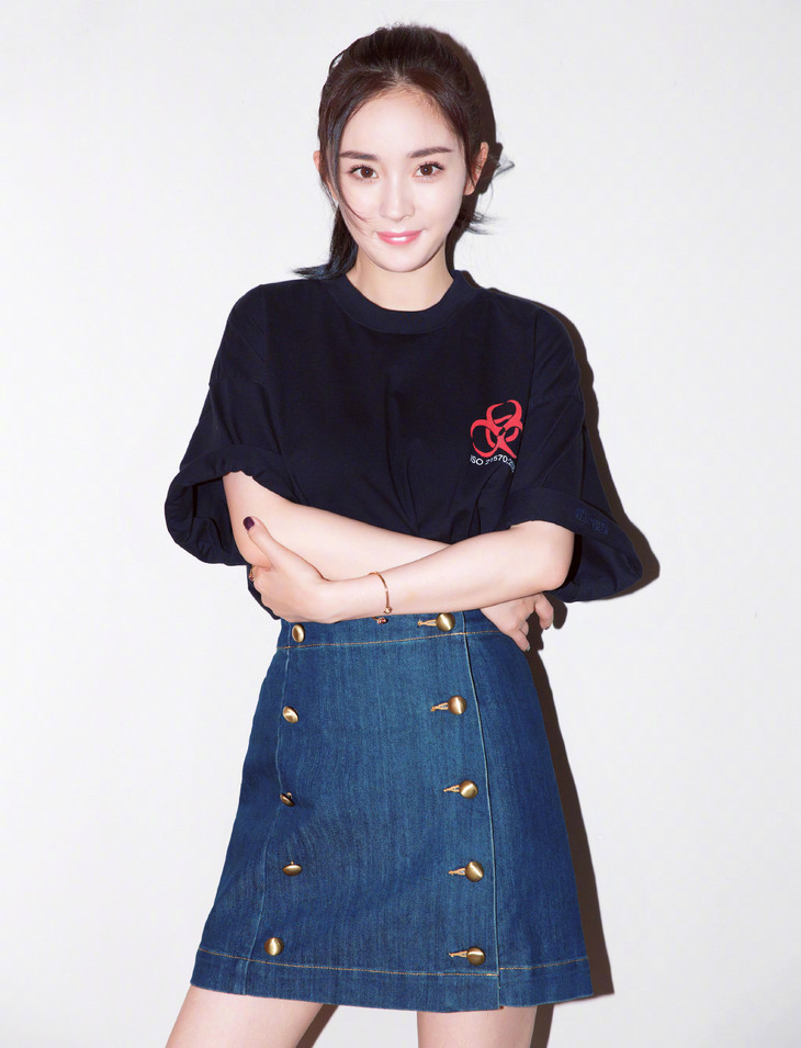 杨幂和马思纯,杨幂下半身失踪西装