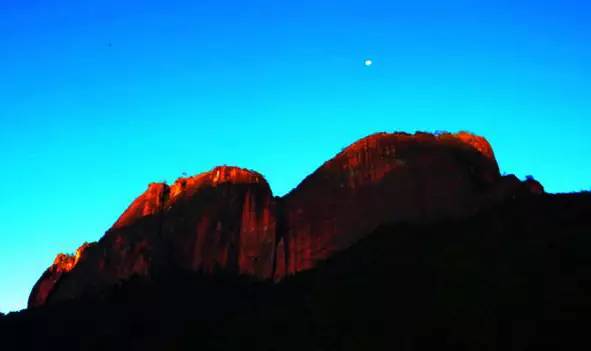 「新声快讯」云南世博集团将整体退出丽江老君山景区开发/丽江民专要代表云南参加全国青少年足球联赛啦！……