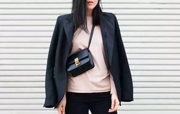 为什么每个女人都拥有一个钻戒,为什么女人都想拥有celine