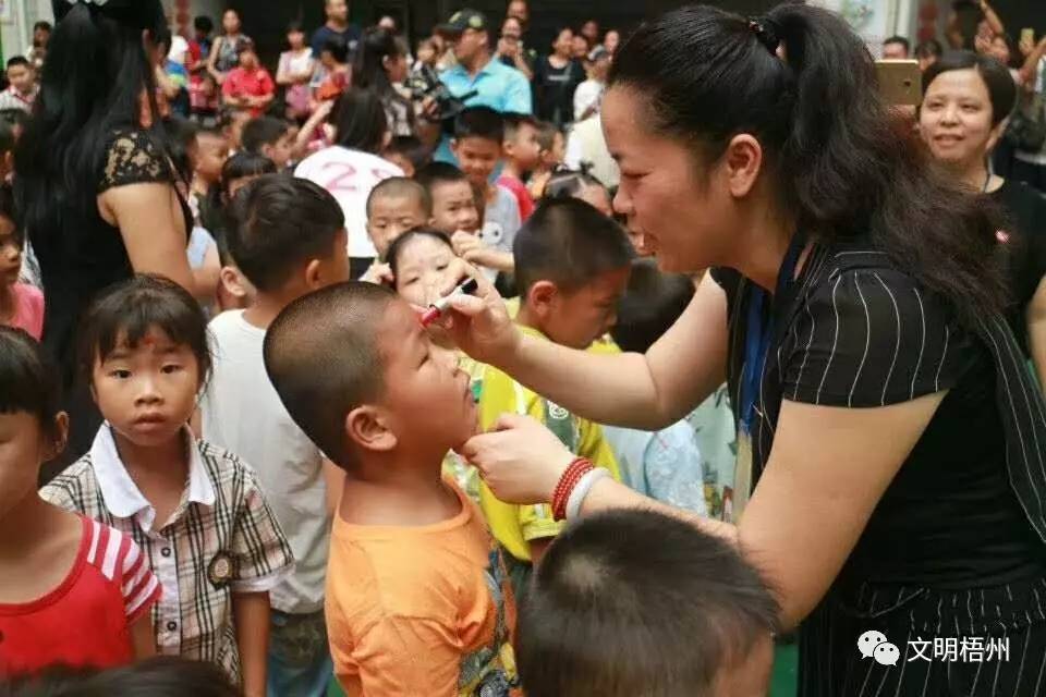 秋季开学第1课阳光校园,万秀小学开学