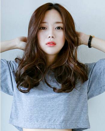 喜欢卷发又不想烫,家里没有烫卷发的如何卷发