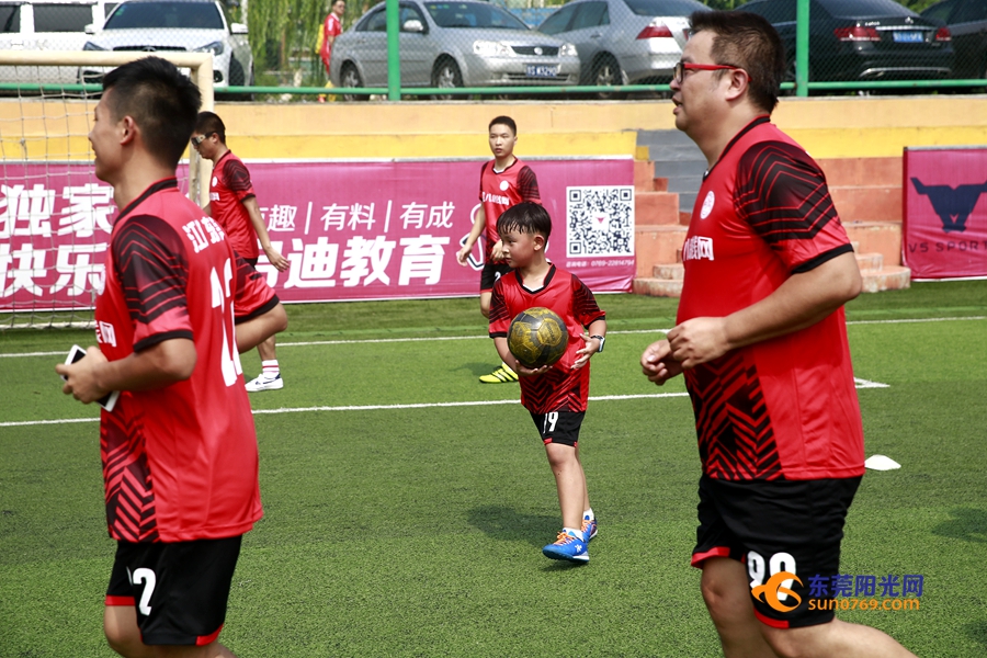 校友齐聚燃热血青春第二届东莞全国高校校友足球联赛开波