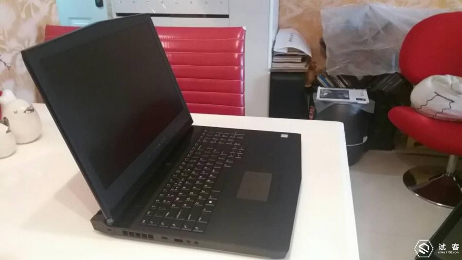 外星人m17r4顶配深度评测,戴尔外星人i718寸顶配红开箱