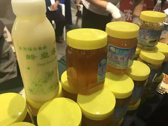 无锡吃货快去！2000多种商品，*疆新**红枣、台湾凤梨酥、阳山糯米饼分分钟抢空……看完只想立刻冲去现场！