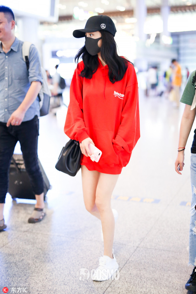 杨幂和马思纯,杨幂下半身失踪西装